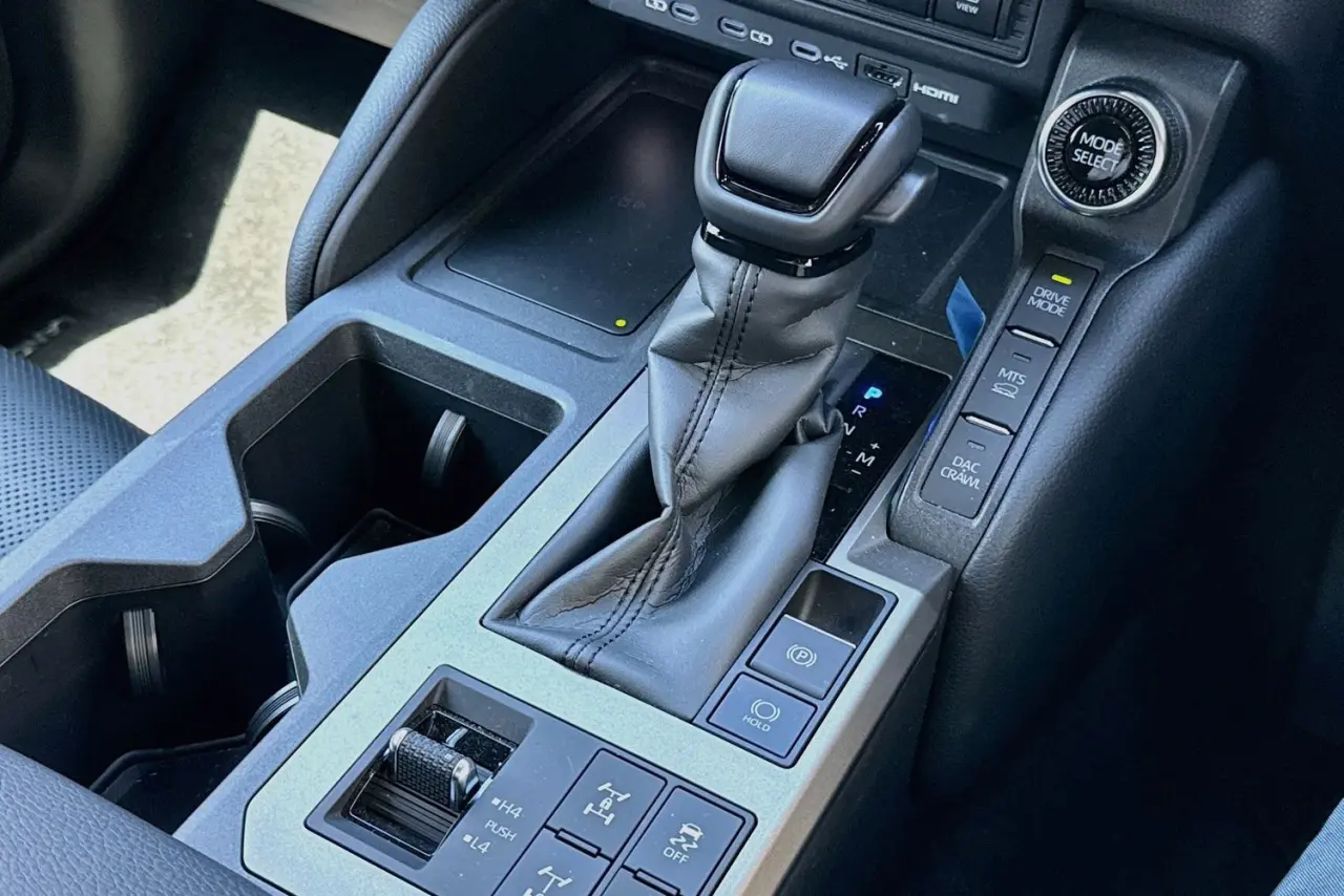 2025 Toyota Landcruiser Prado Gallery Image 18