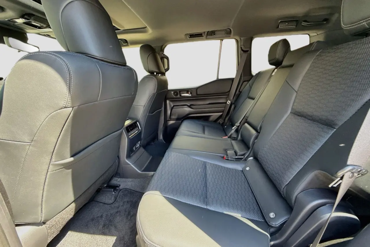 2025 Toyota Landcruiser Prado Gallery Image 26