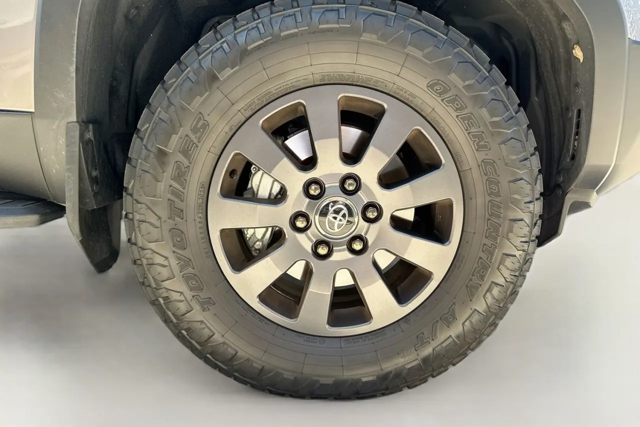 2025 Toyota Landcruiser Prado Gallery Image 28