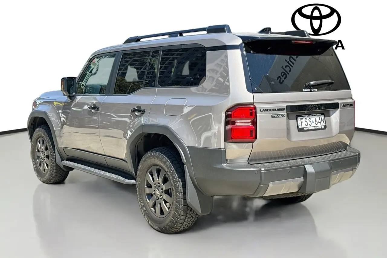 2025 Toyota Landcruiser Prado Gallery Image 6