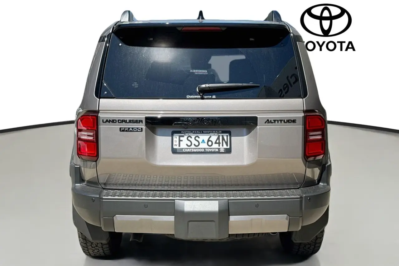 2025 Toyota Landcruiser Prado Gallery Image 7