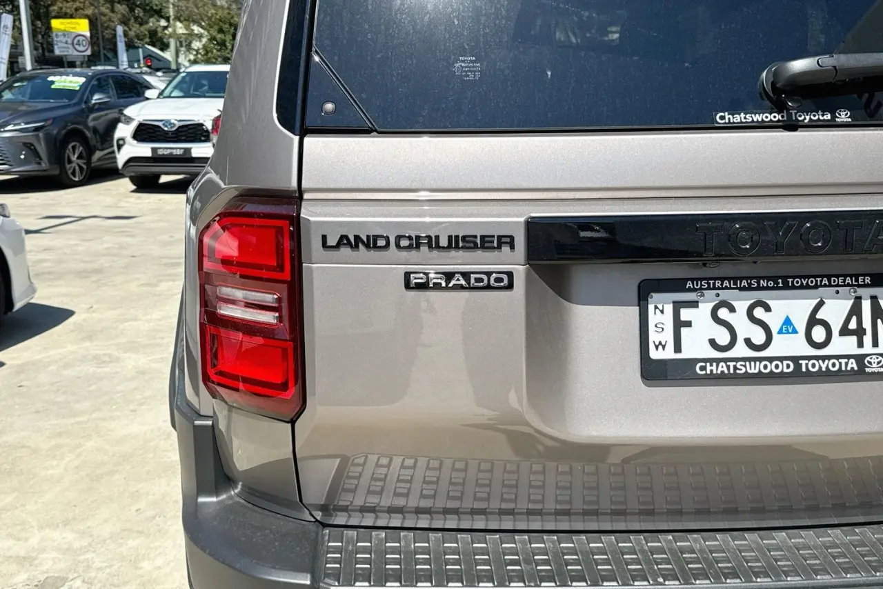 2025 Toyota Landcruiser Prado Gallery Image 8