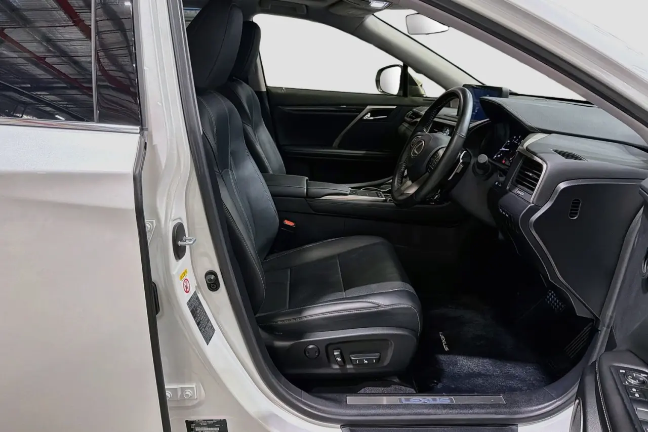 2019 Lexus RX Gallery Image 13