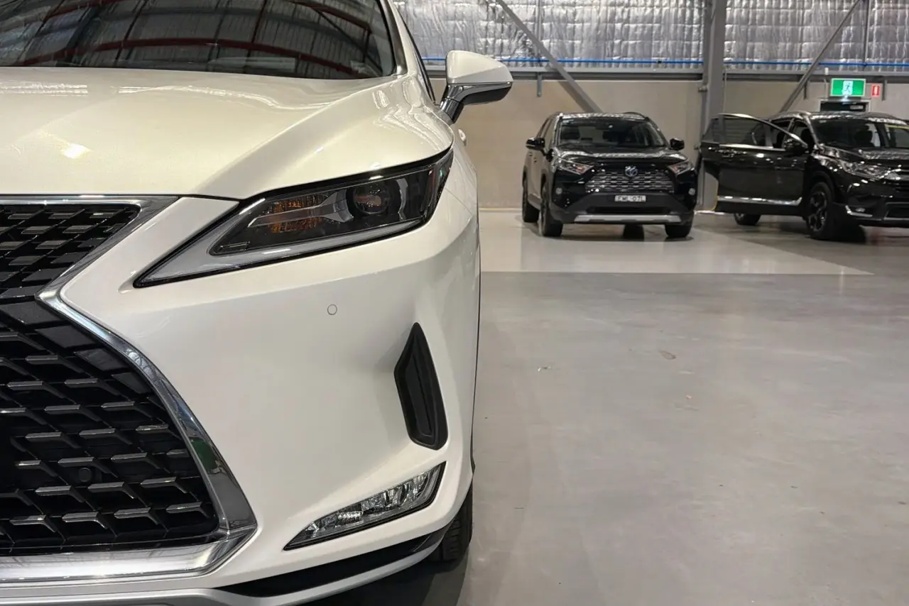 2019 Lexus RX Gallery Image 3