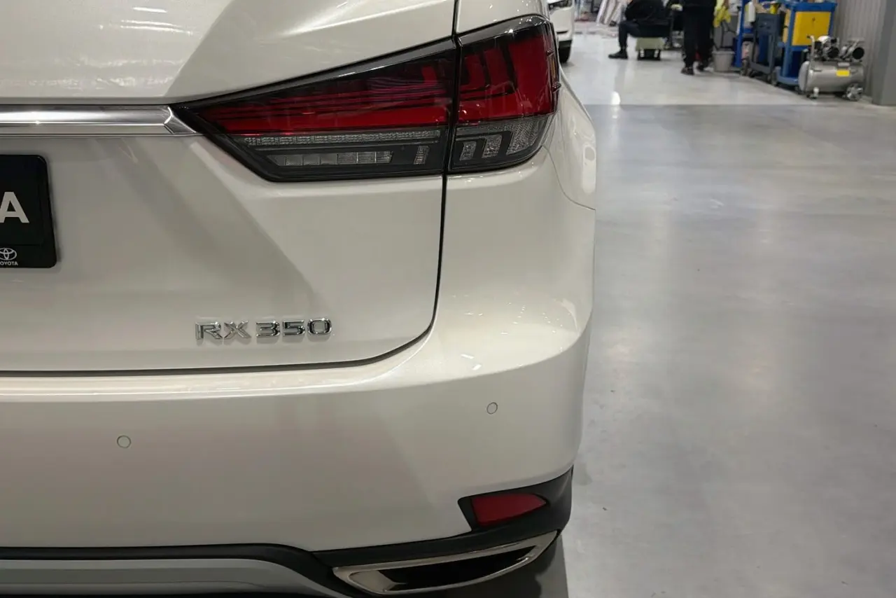 2019 Lexus RX Gallery Image 9