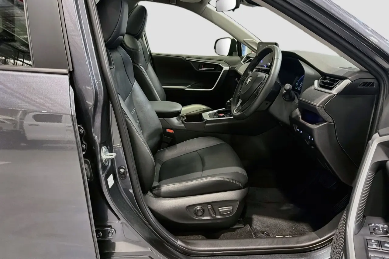 2024 Toyota RAV4 Gallery Image 13