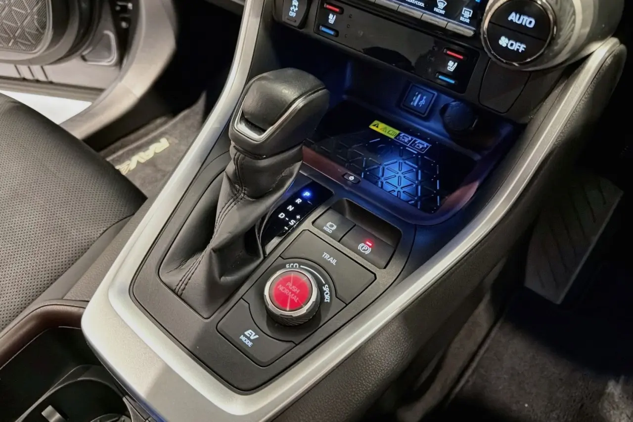 2024 Toyota RAV4 Gallery Image 18
