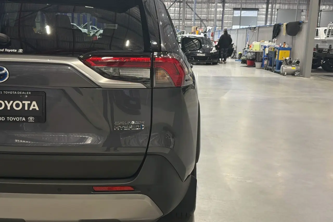2024 Toyota RAV4 Gallery Image 9