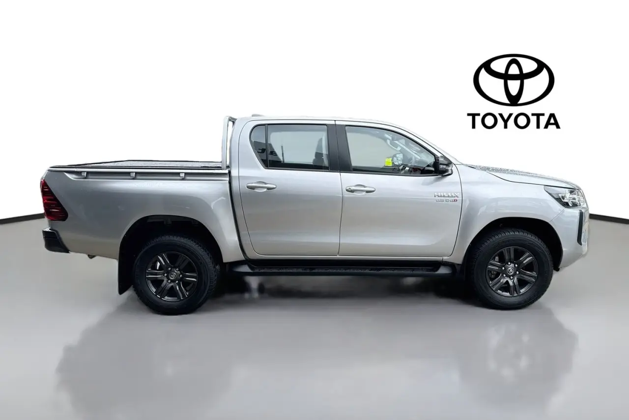 2025 Toyota Hilux Gallery Image 11