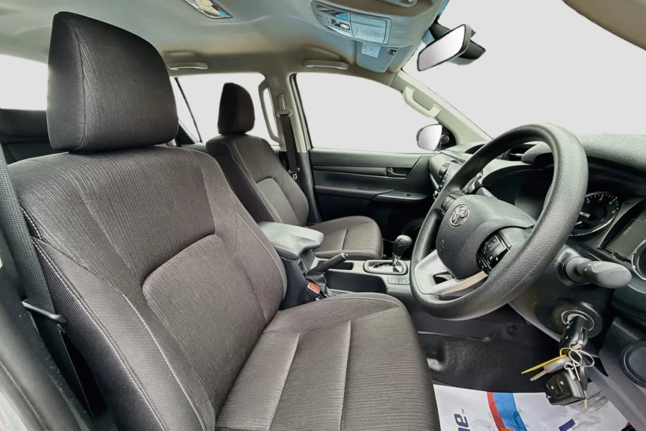 2025 Toyota Hilux Gallery Image 12