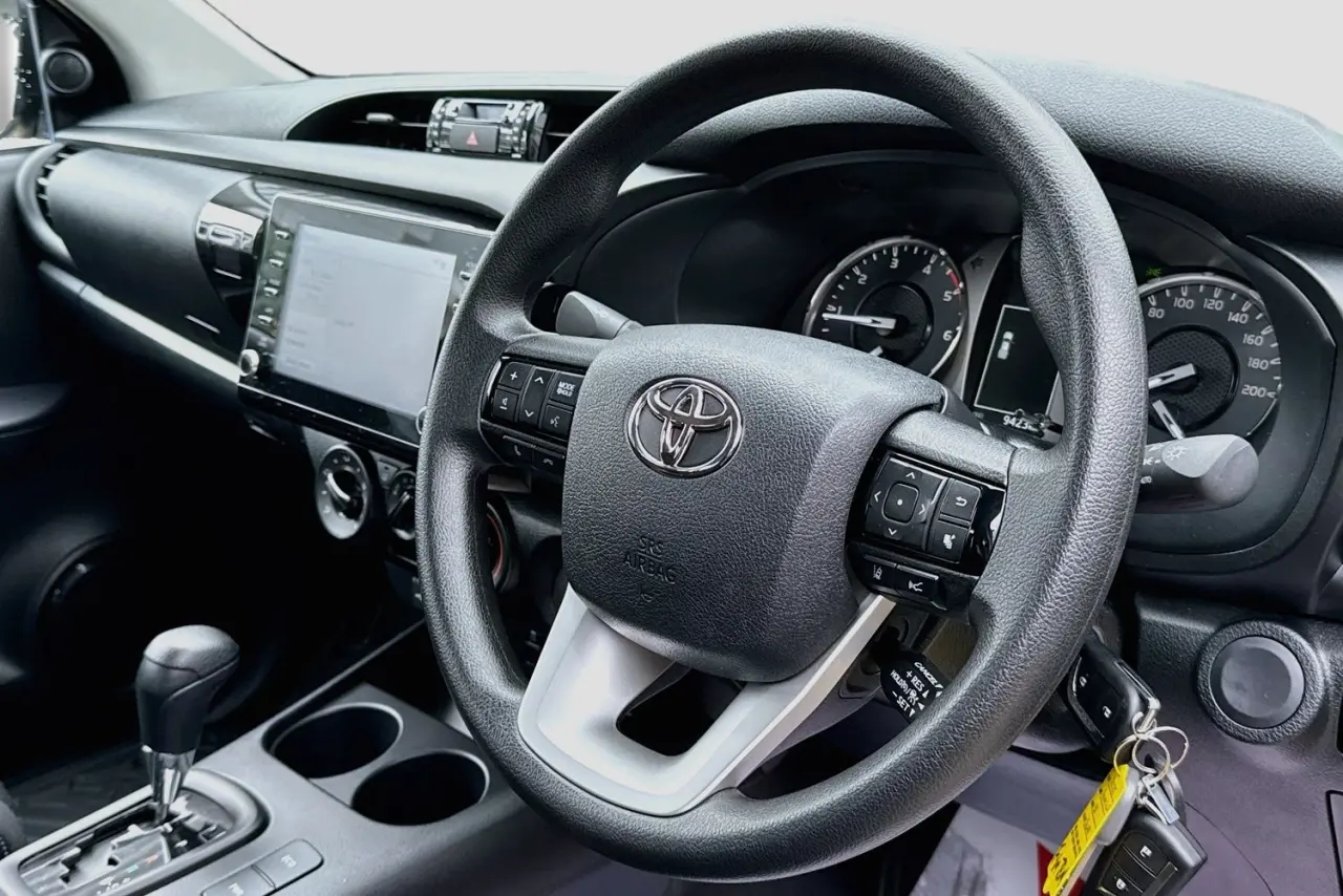 2025 Toyota Hilux Gallery Image 13