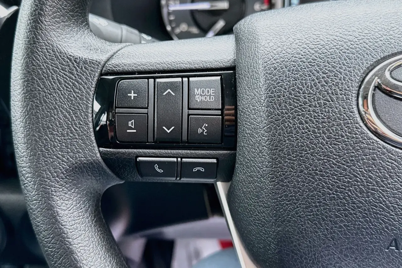 2025 Toyota Hilux Gallery Image 17