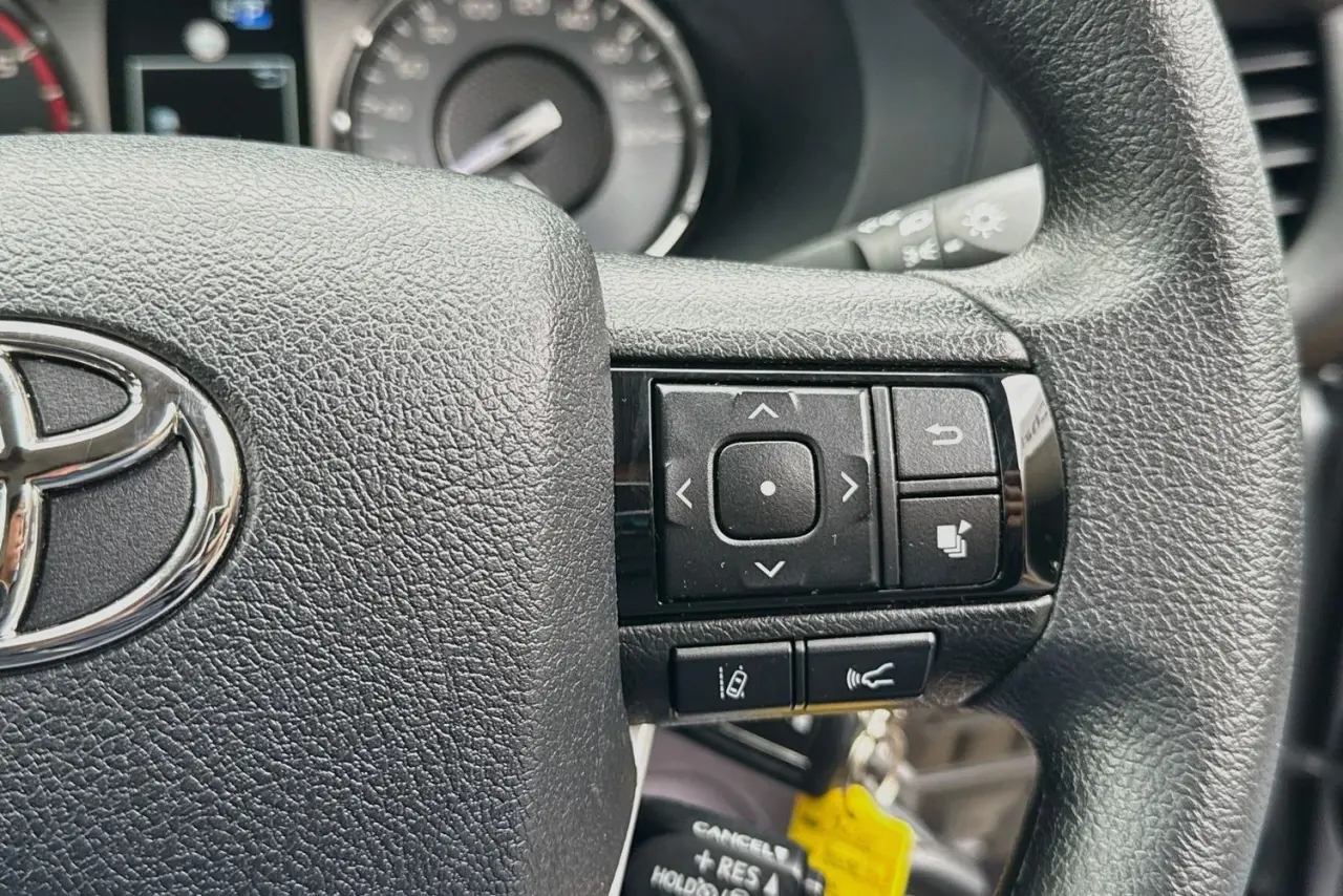 2025 Toyota Hilux Gallery Image 18