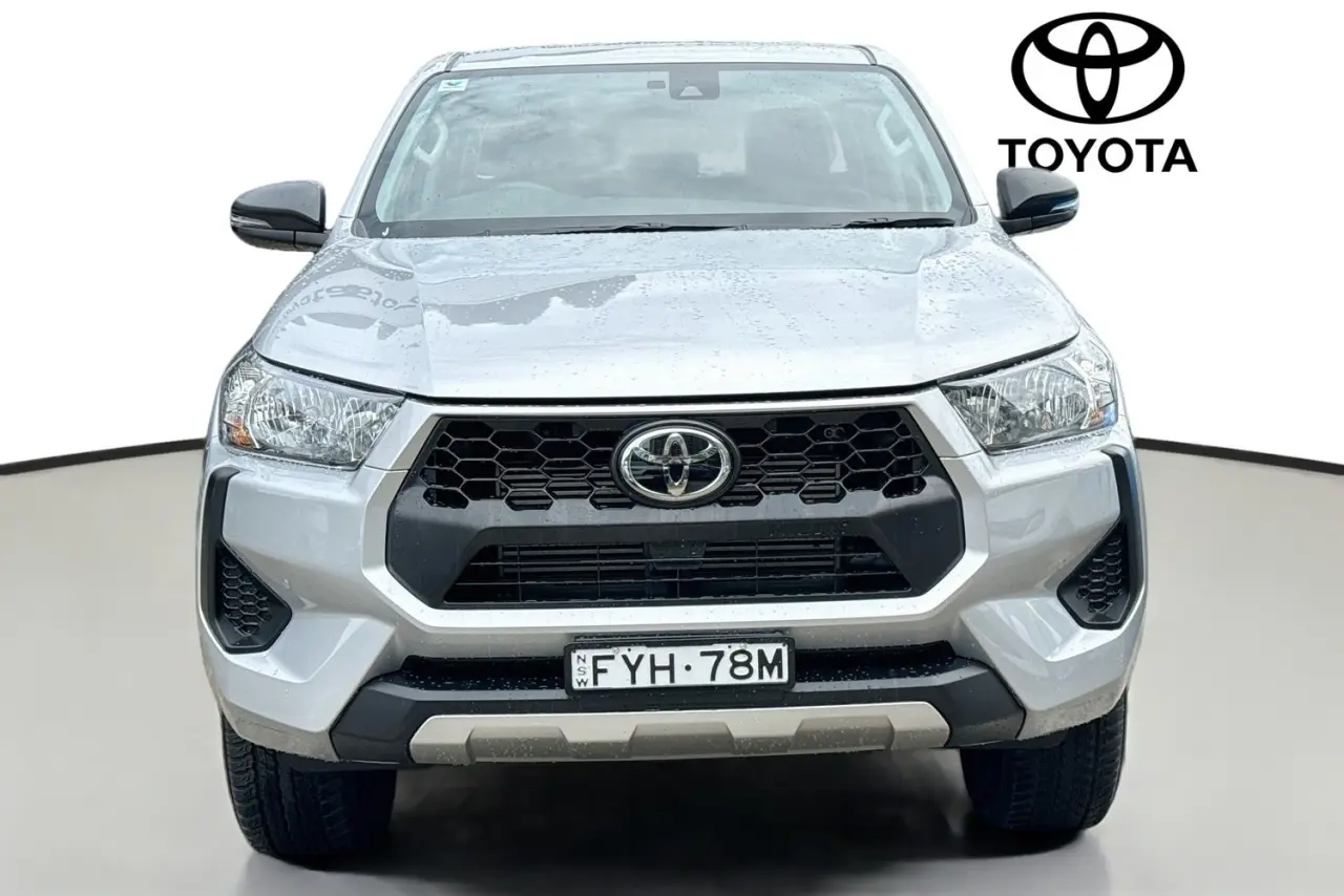 2025 Toyota Hilux Gallery Image 2