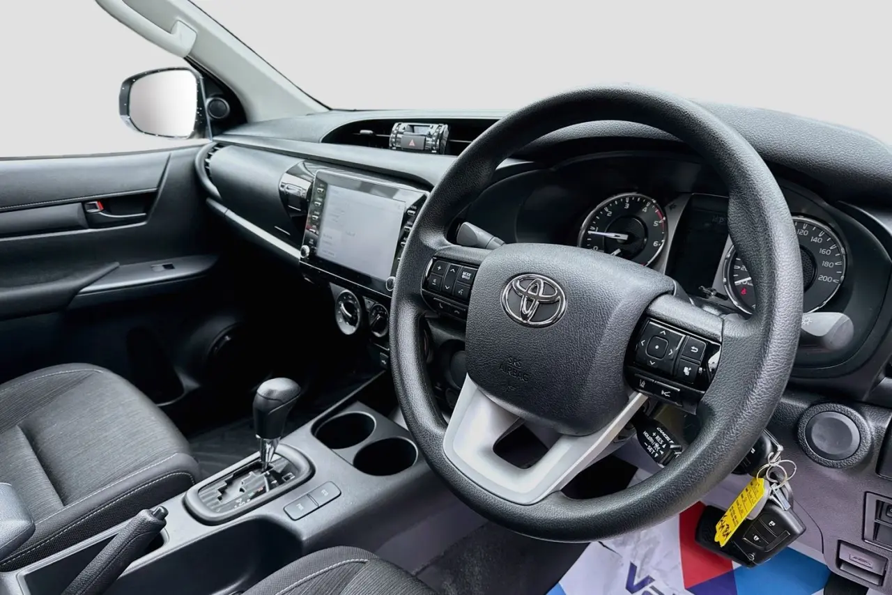 2025 Toyota Hilux Gallery Image 21