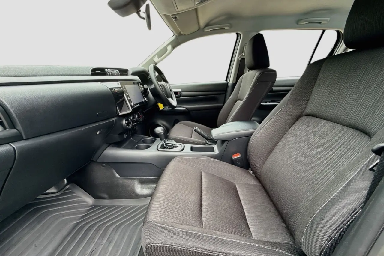 2025 Toyota Hilux Gallery Image 23