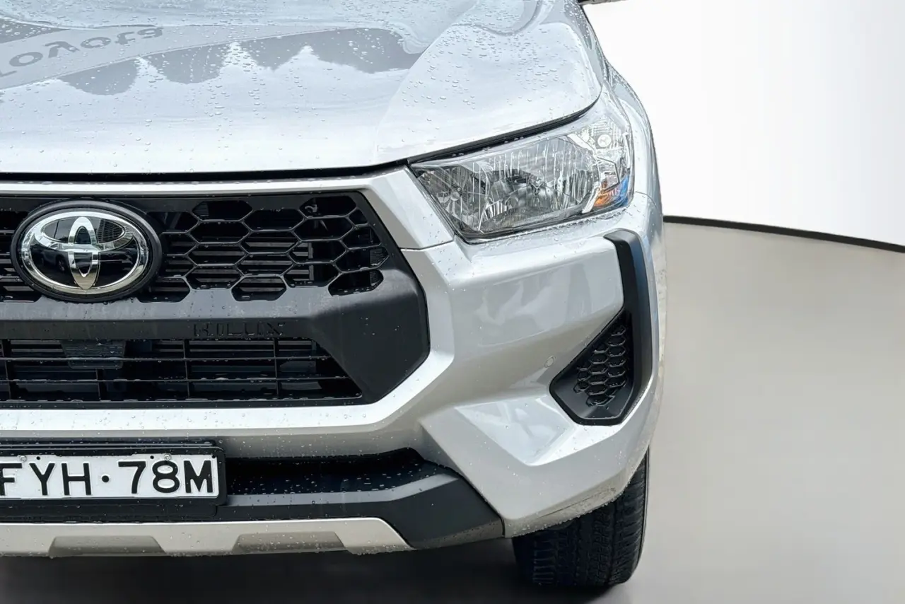 2025 Toyota Hilux Gallery Image 3