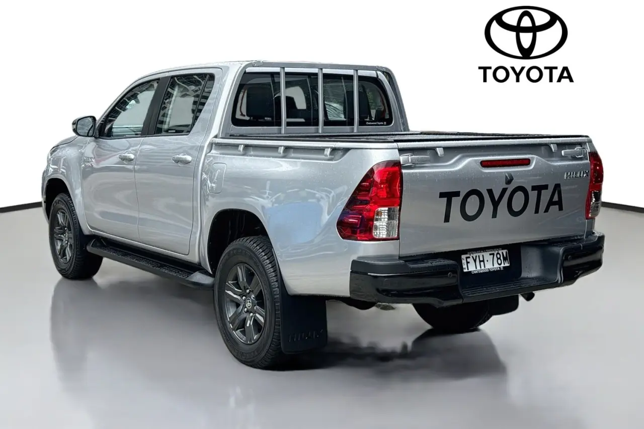 2025 Toyota Hilux Gallery Image 6