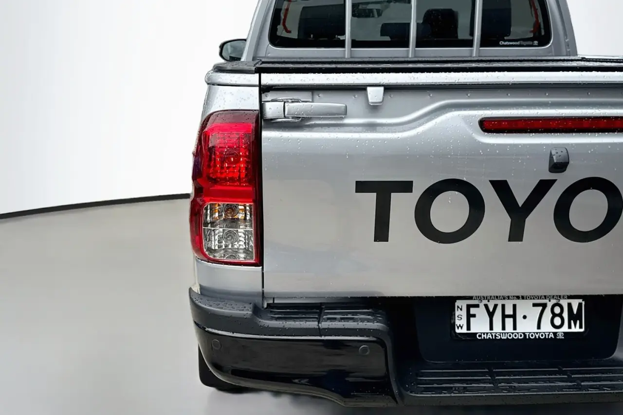 2025 Toyota Hilux Gallery Image 8
