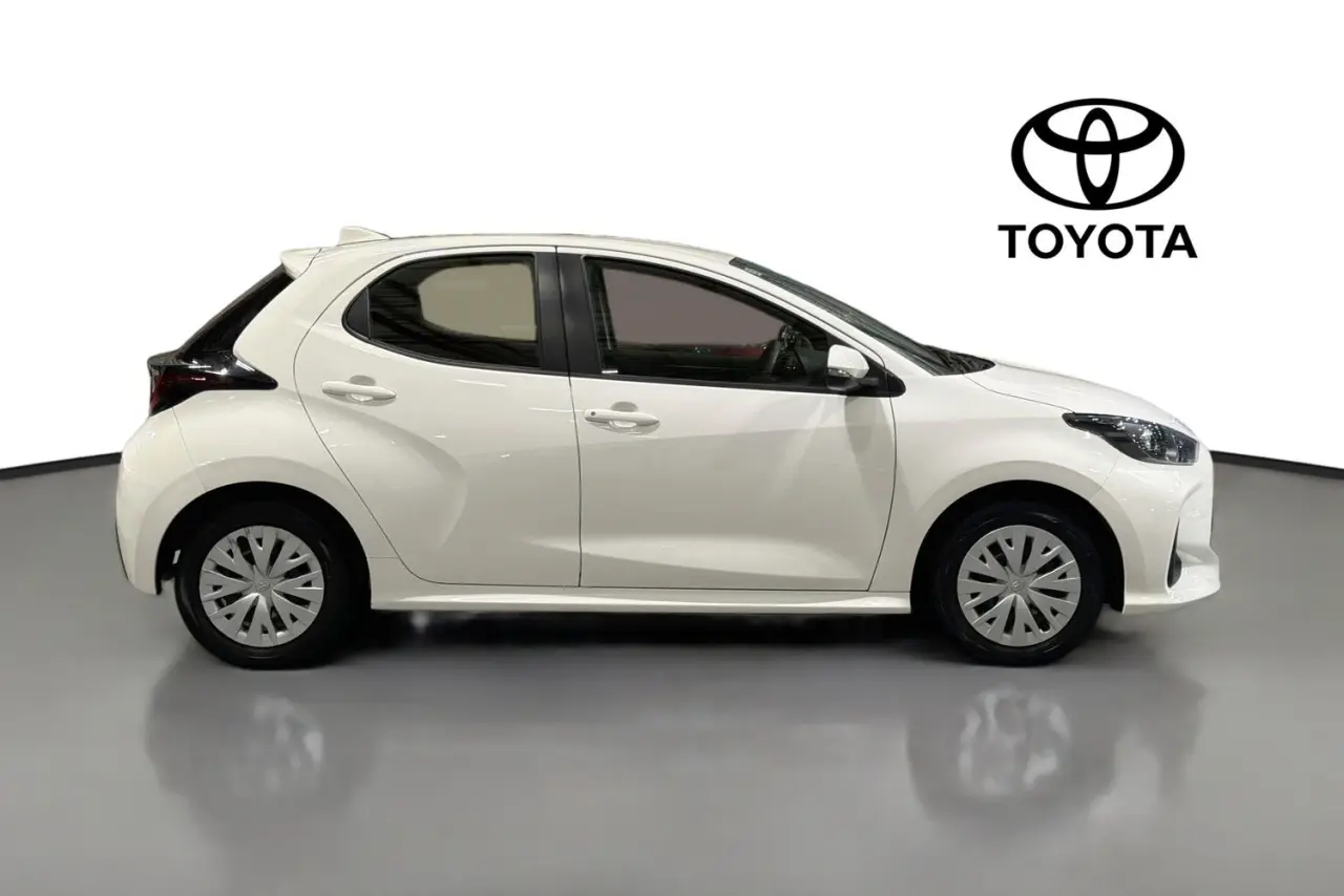 2022 Toyota Yaris Gallery Image 11