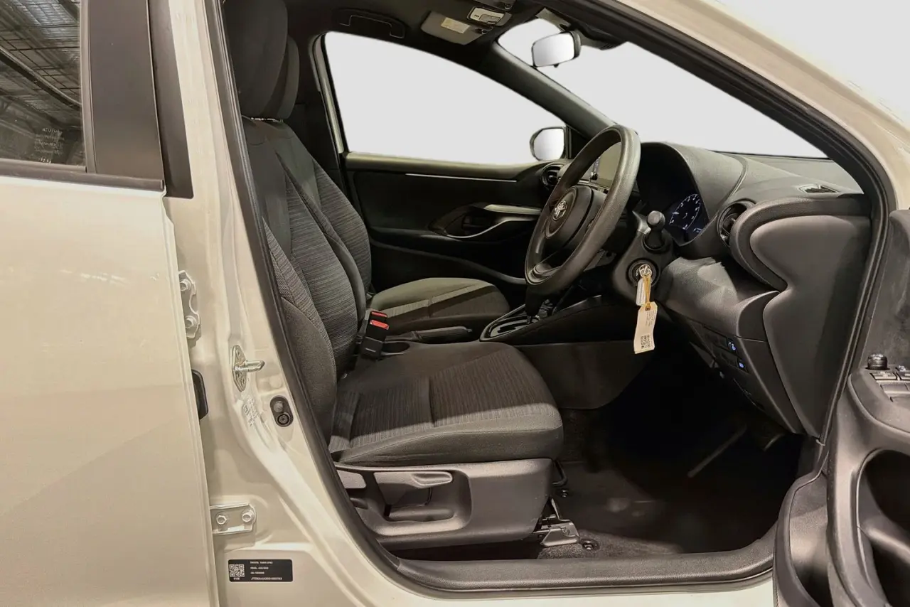2022 Toyota Yaris Gallery Image 13