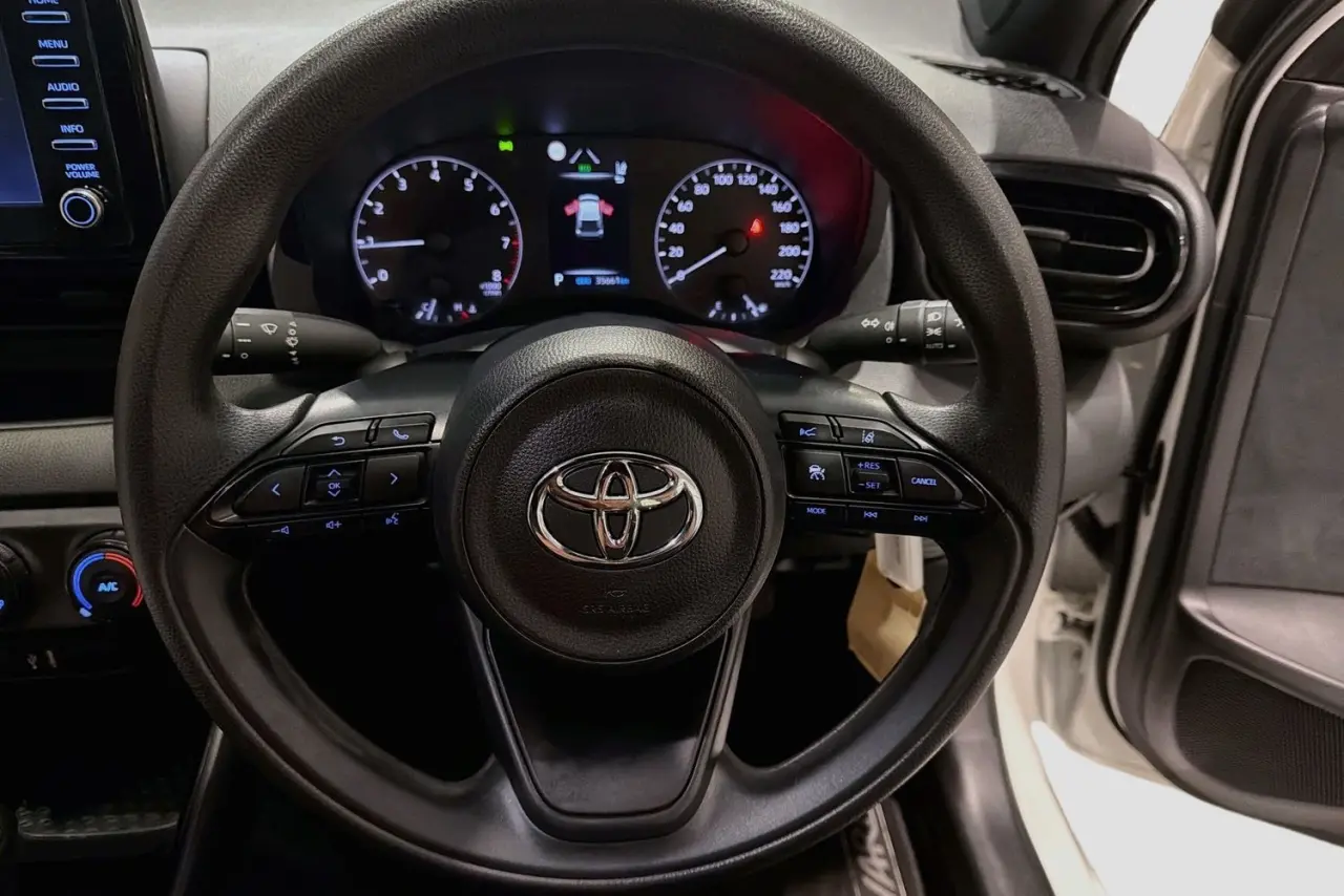 2022 Toyota Yaris Gallery Image 21