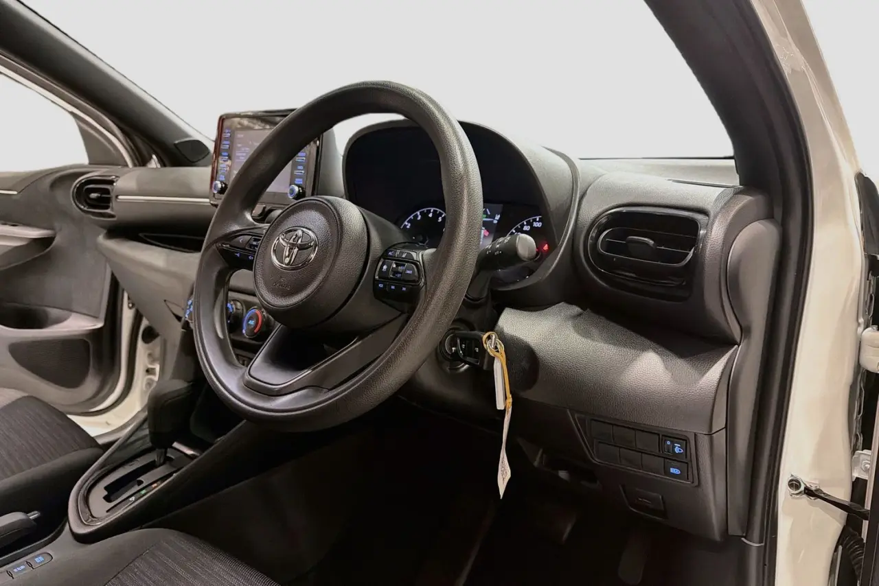2022 Toyota Yaris Gallery Image 23