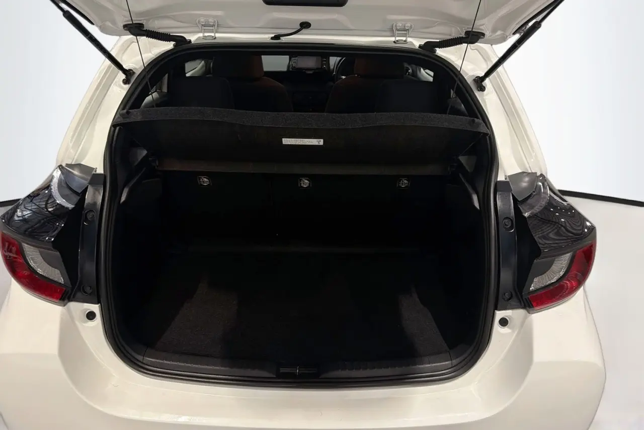2022 Toyota Yaris Gallery Image 27