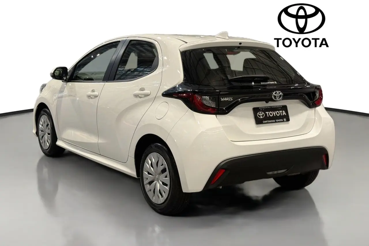 2022 Toyota Yaris Gallery Image 6
