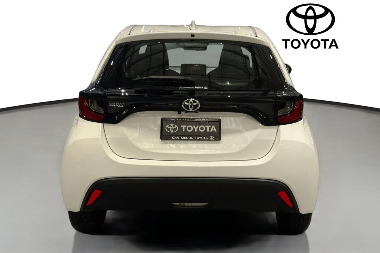 2022 Toyota Yaris Gallery Image 7