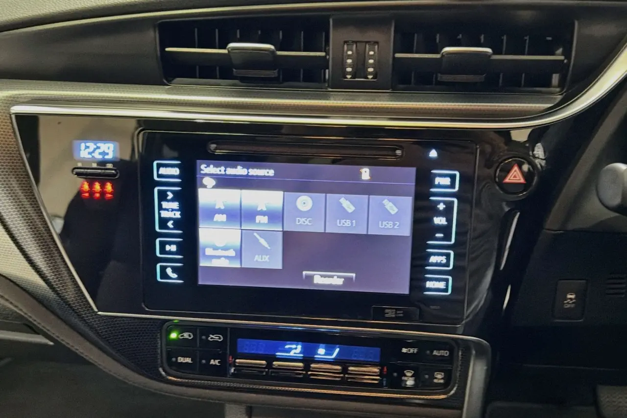 2018 Toyota Corolla Gallery Image 15