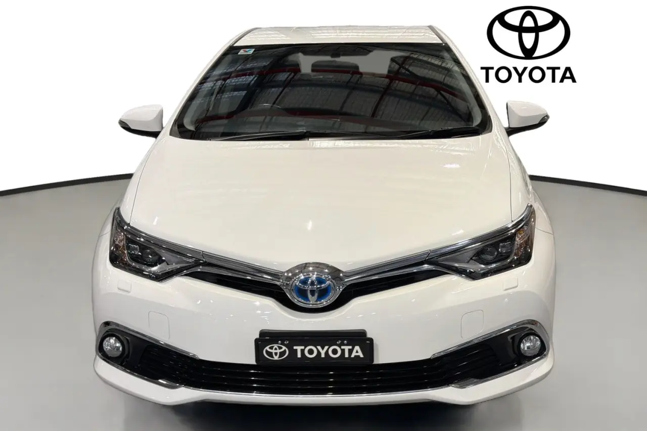 2018 Toyota Corolla Gallery Image 2