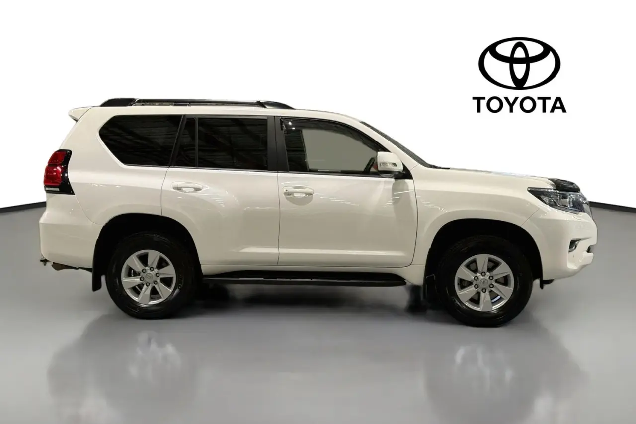 2023 Toyota Landcruiser Prado Gallery Image 11