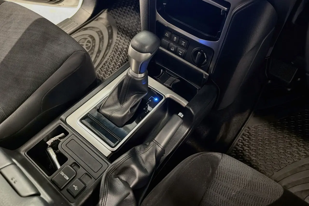 2023 Toyota Landcruiser Prado Gallery Image 18