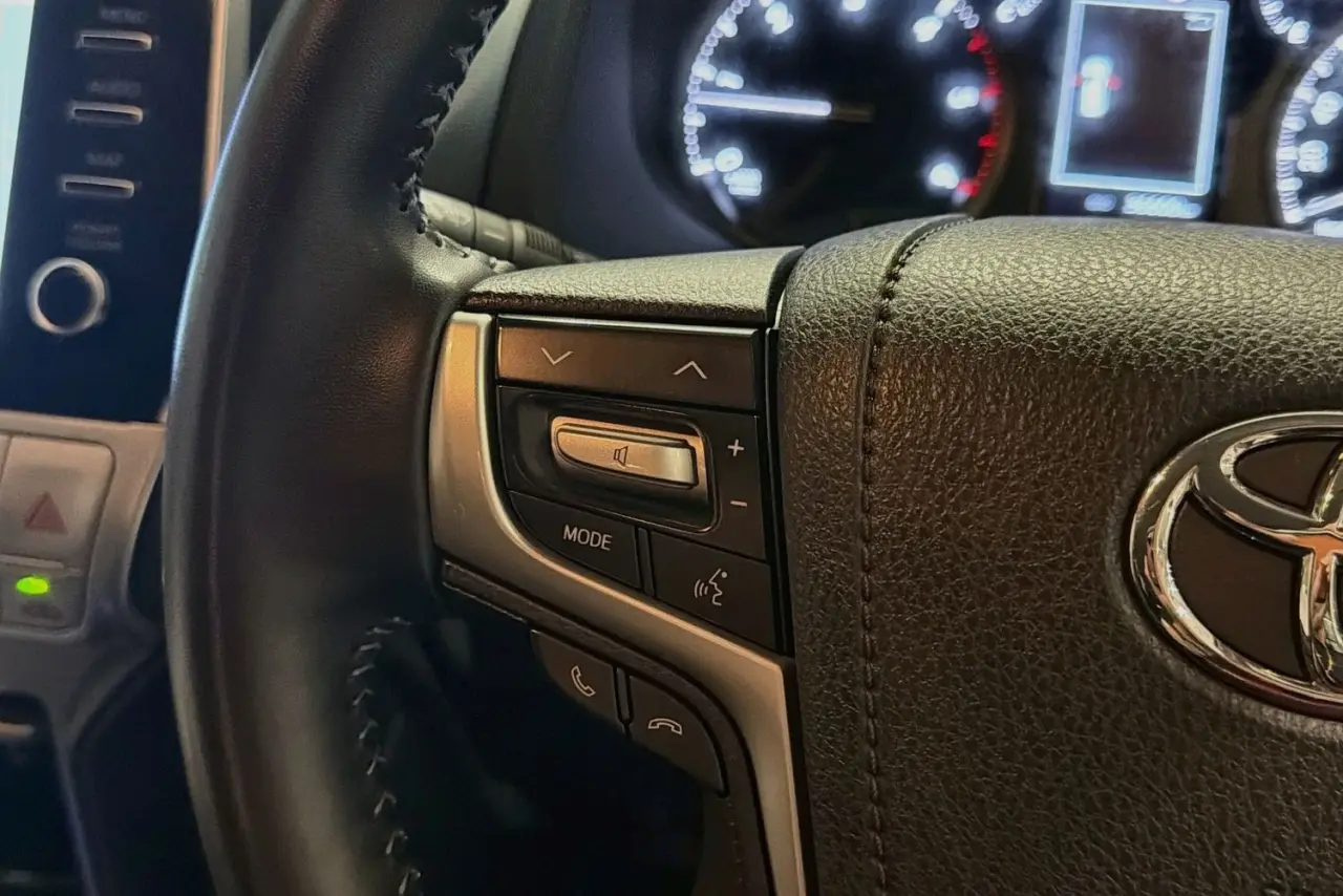2023 Toyota Landcruiser Prado Gallery Image 19