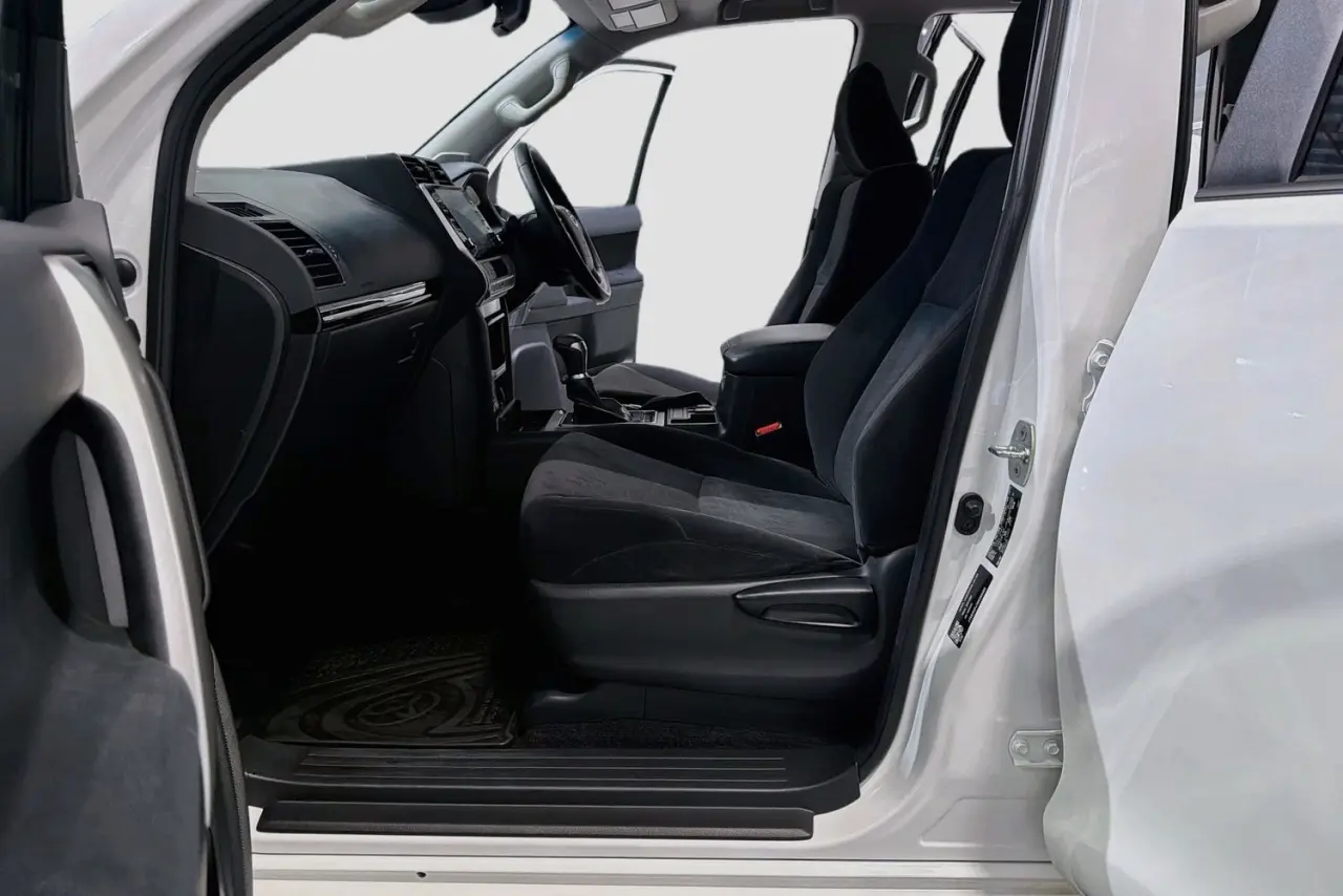 2023 Toyota Landcruiser Prado Gallery Image 25