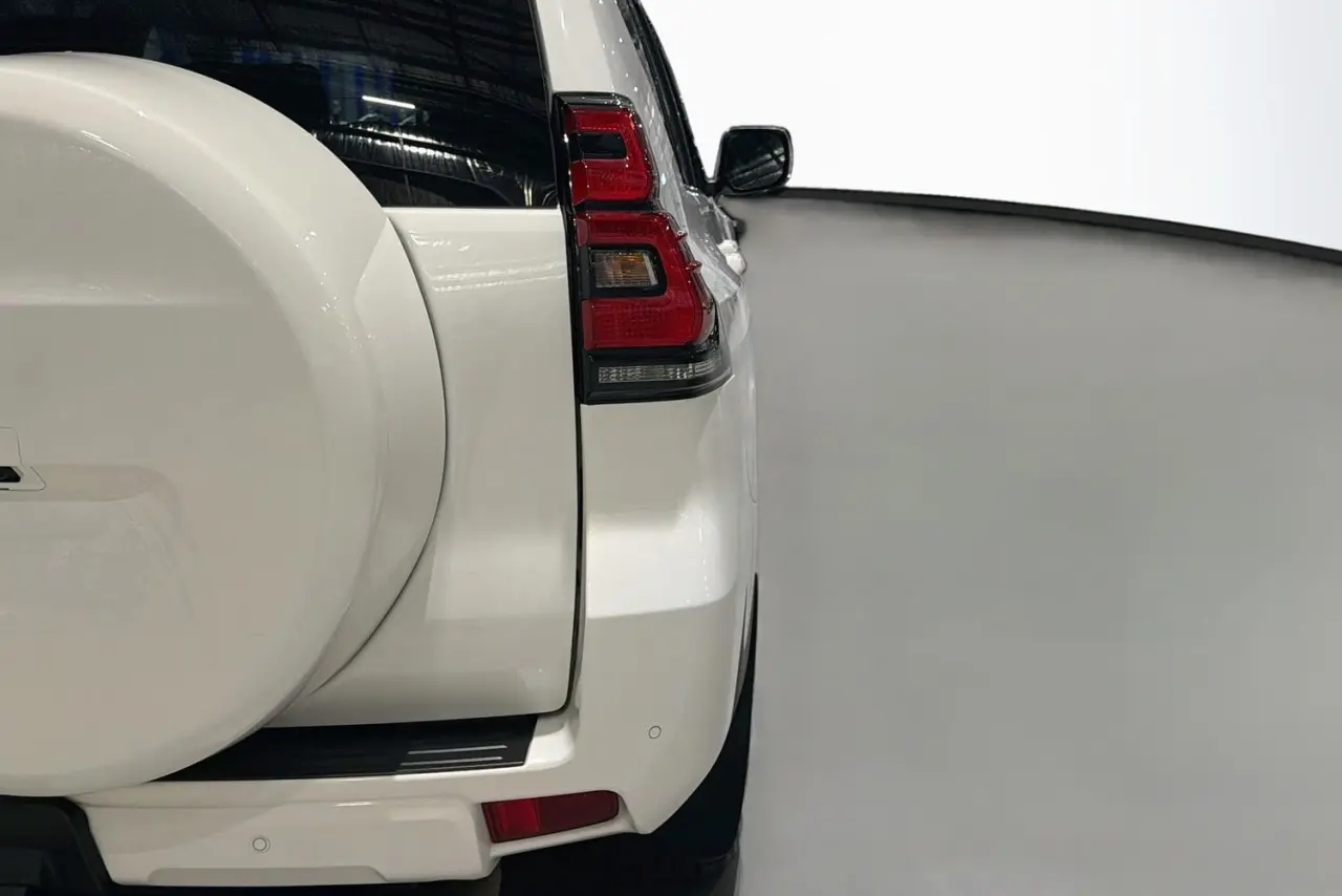 2023 Toyota Landcruiser Prado Gallery Image 9