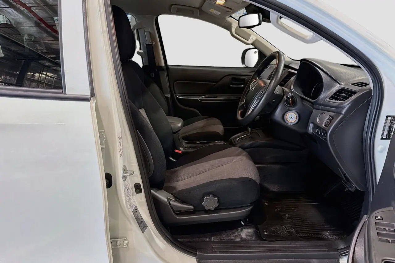 2020 Mitsubishi Triton Gallery Image 13
