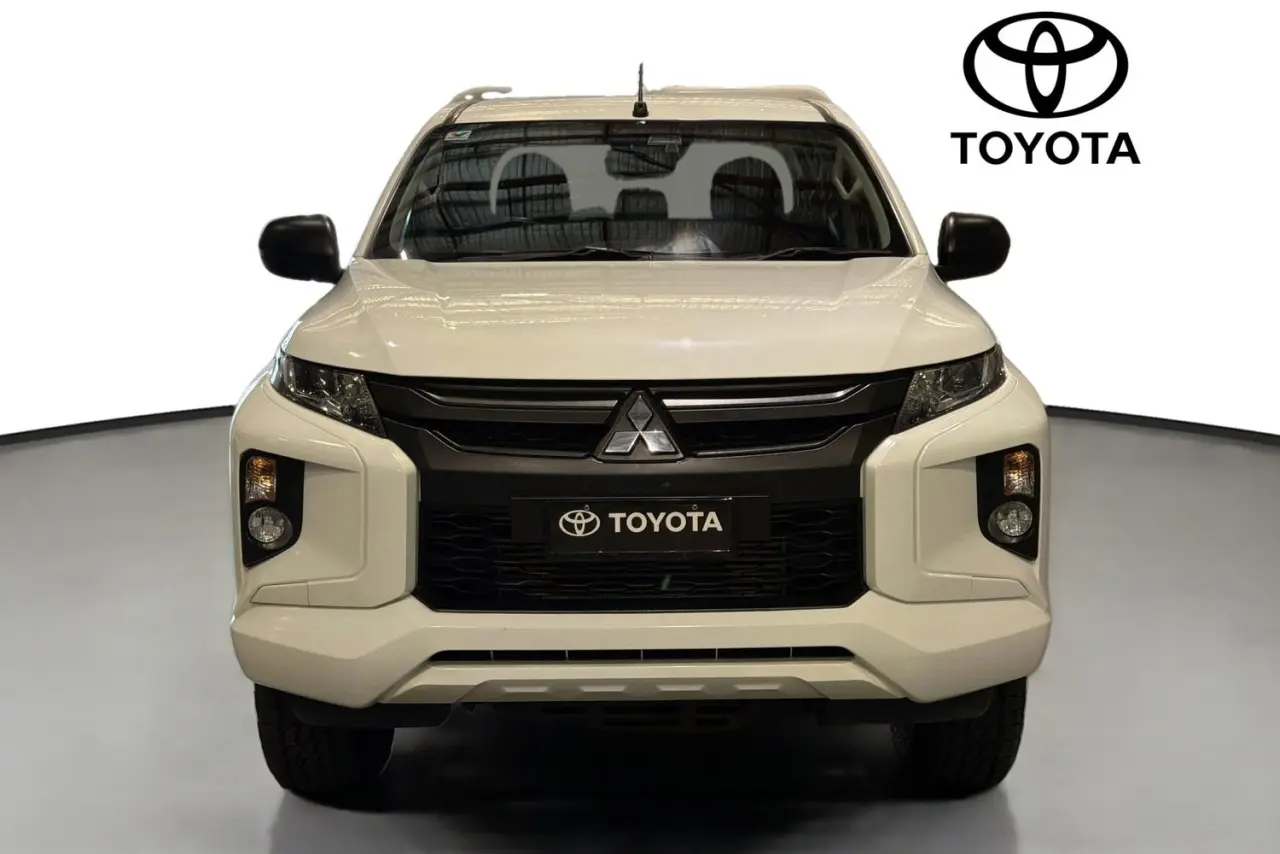 2020 Mitsubishi Triton Gallery Image 2