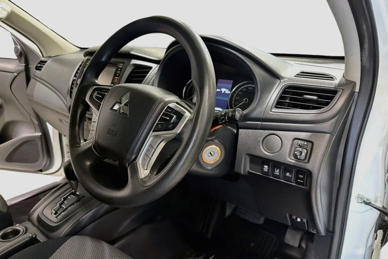 2020 Mitsubishi Triton Gallery Image 23