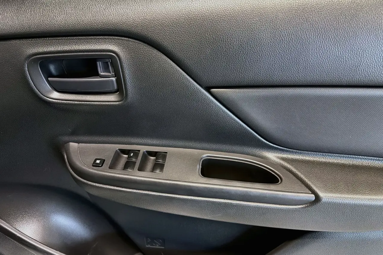 2020 Mitsubishi Triton Gallery Image 24