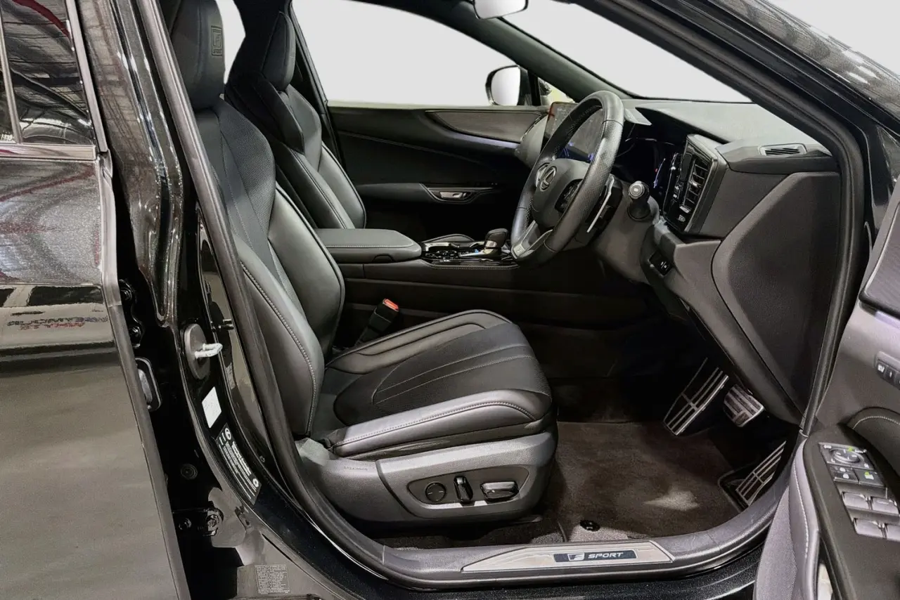 2025 Lexus NX Gallery Image 13