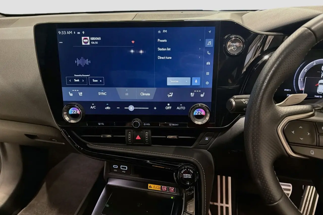 2025 Lexus NX Gallery Image 15