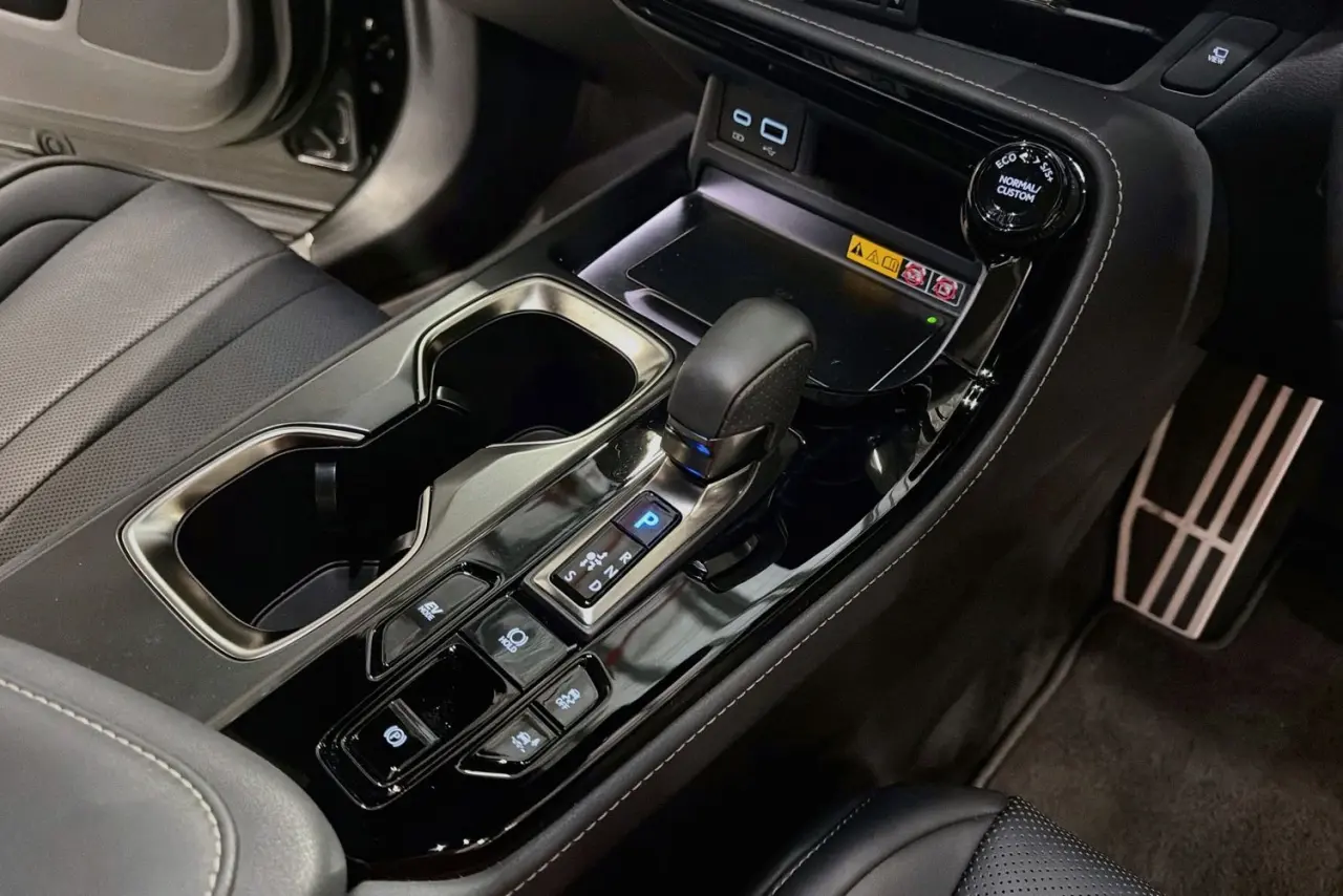 2025 Lexus NX Gallery Image 18