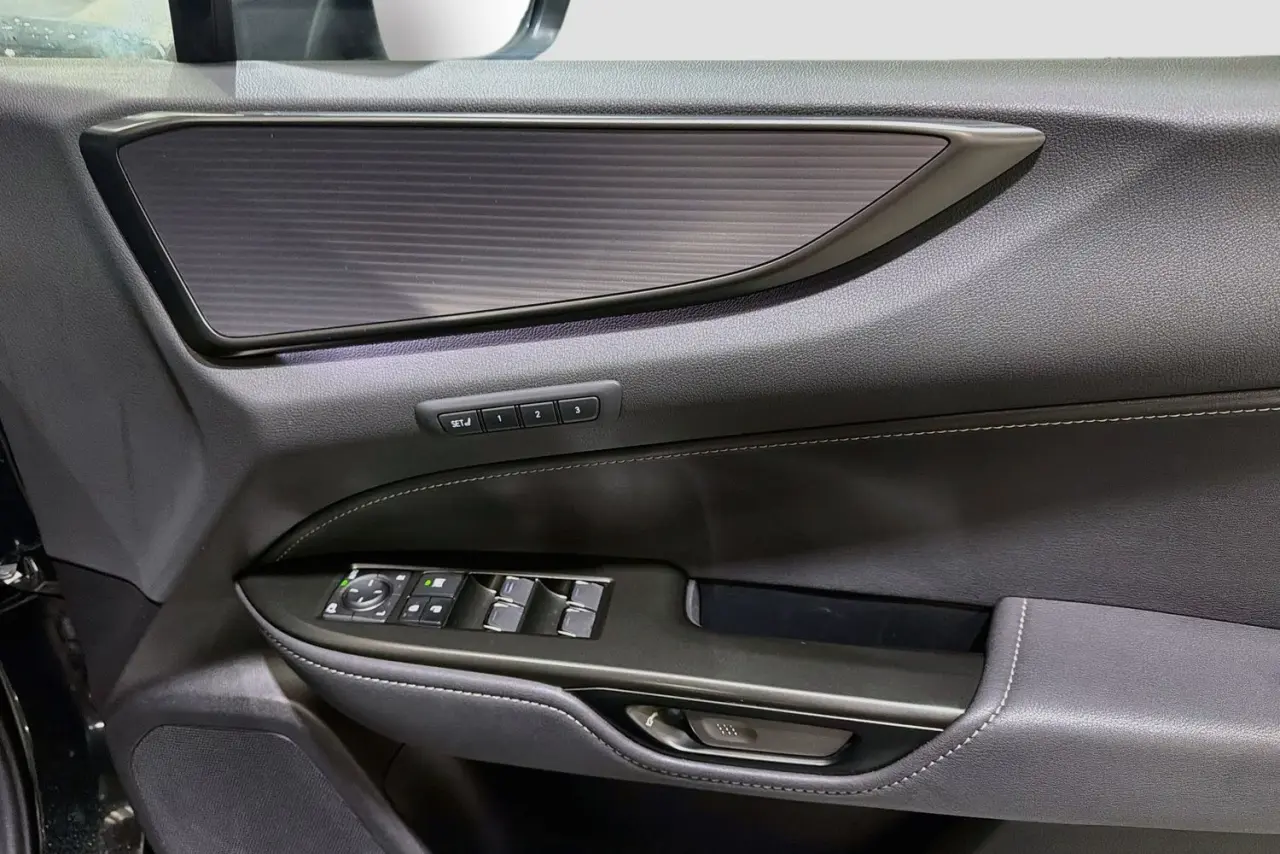 2025 Lexus NX Gallery Image 24