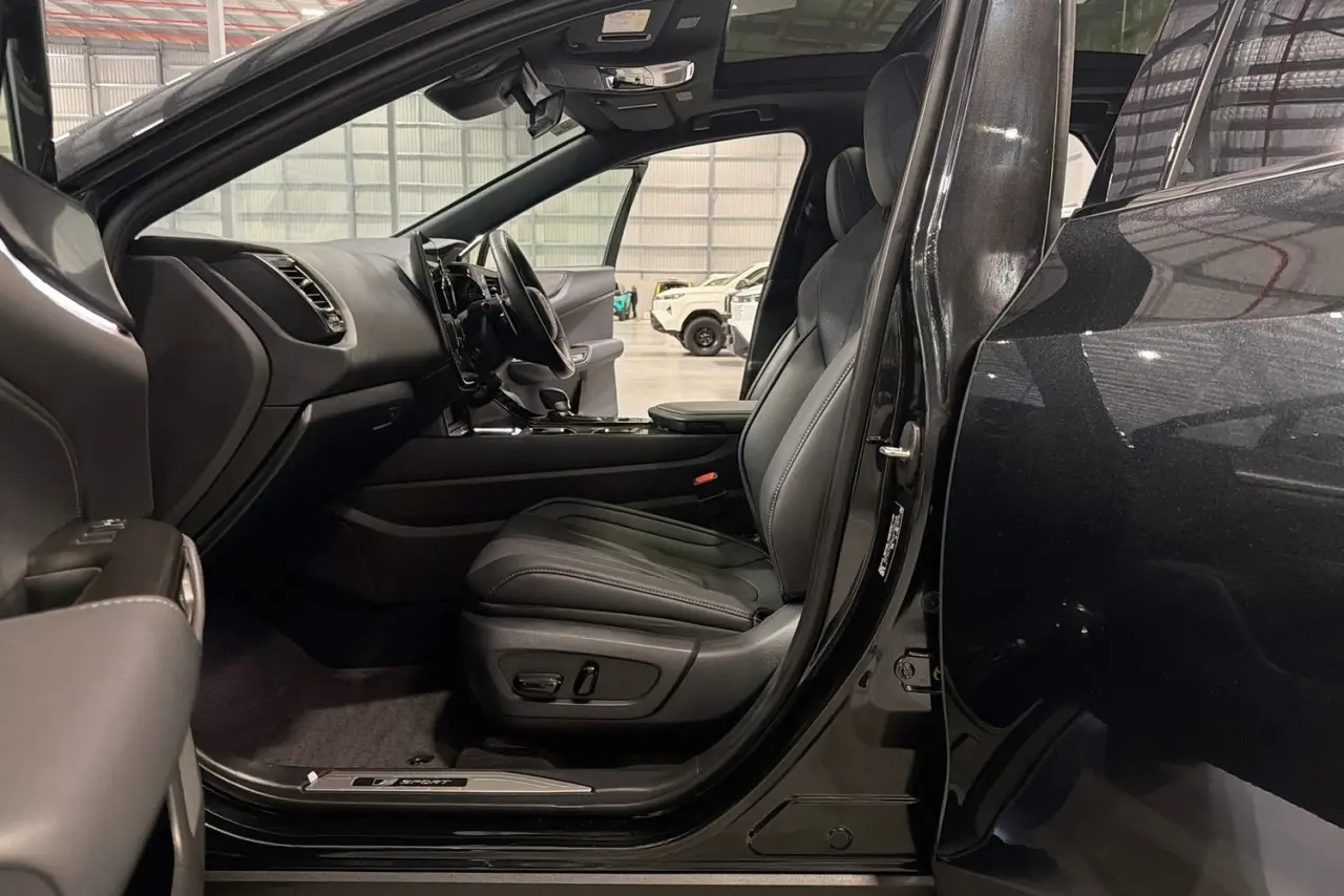 2025 Lexus NX Gallery Image 25