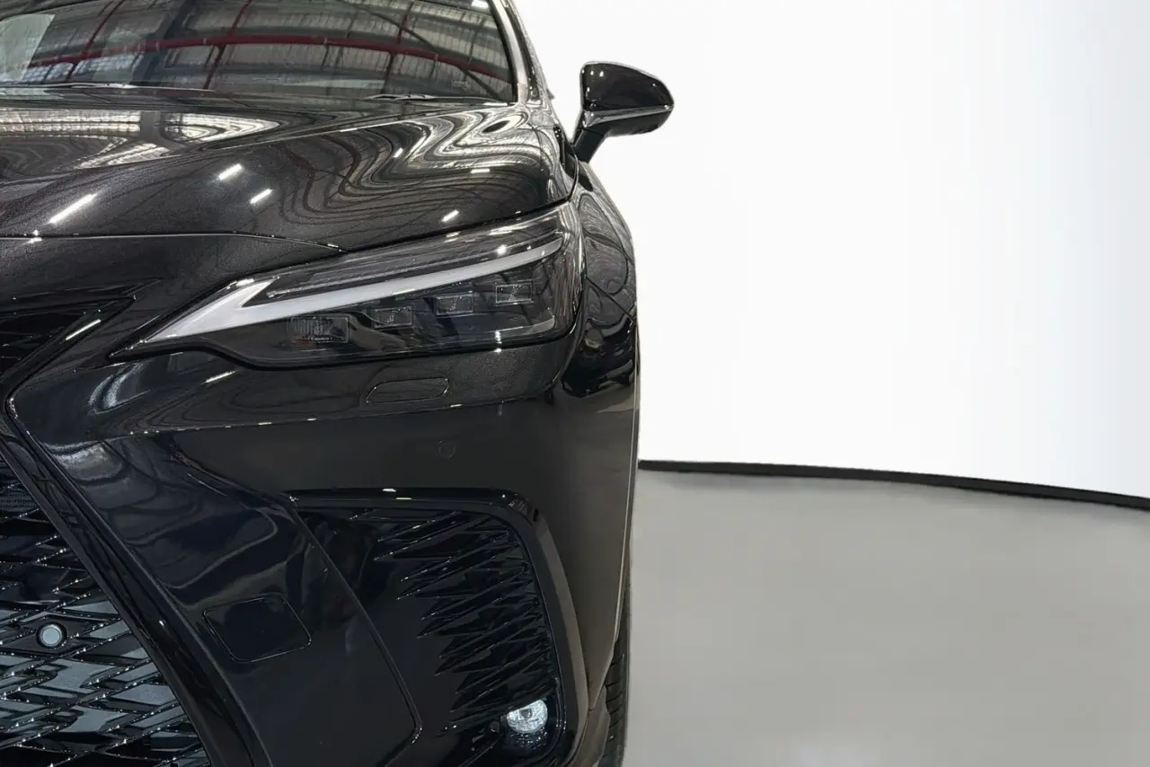 2025 Lexus NX Gallery Image 3