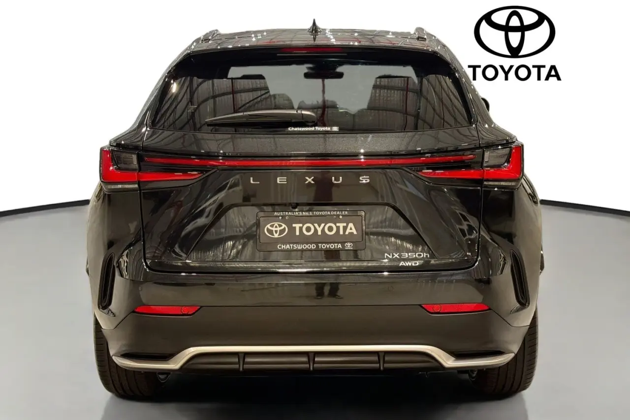 2025 Lexus NX Gallery Image 7