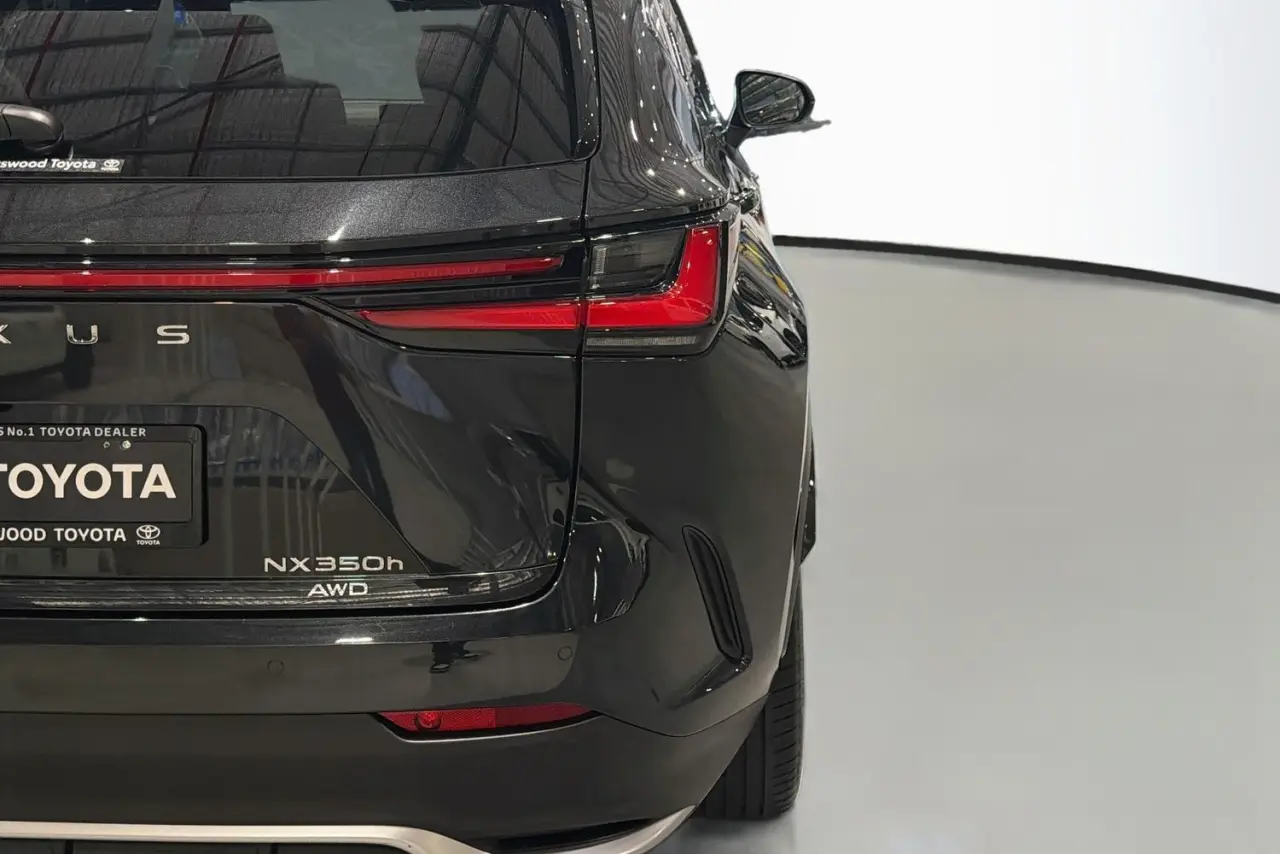 2025 Lexus NX Gallery Image 9