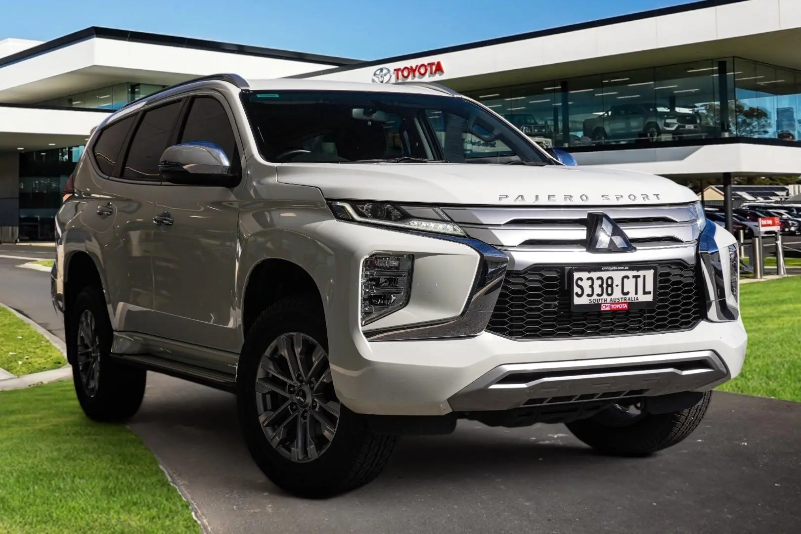2022 Mitsubishi Pajero Sport Image